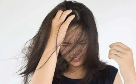 什么是更年期脱发？原因和治疗方案