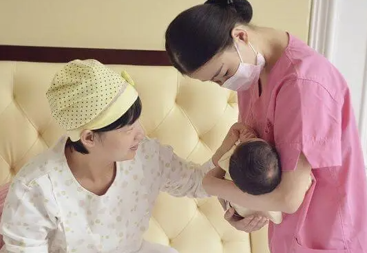 产妇出院回家后应该注意什么？